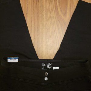 Size 14w Skinny Black Pull On Jean Capris